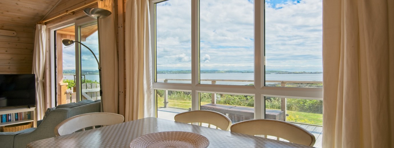 The Buoys lodge dining area
