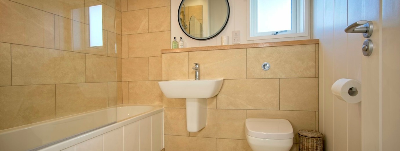 Bramble Lodge Main Bathroom