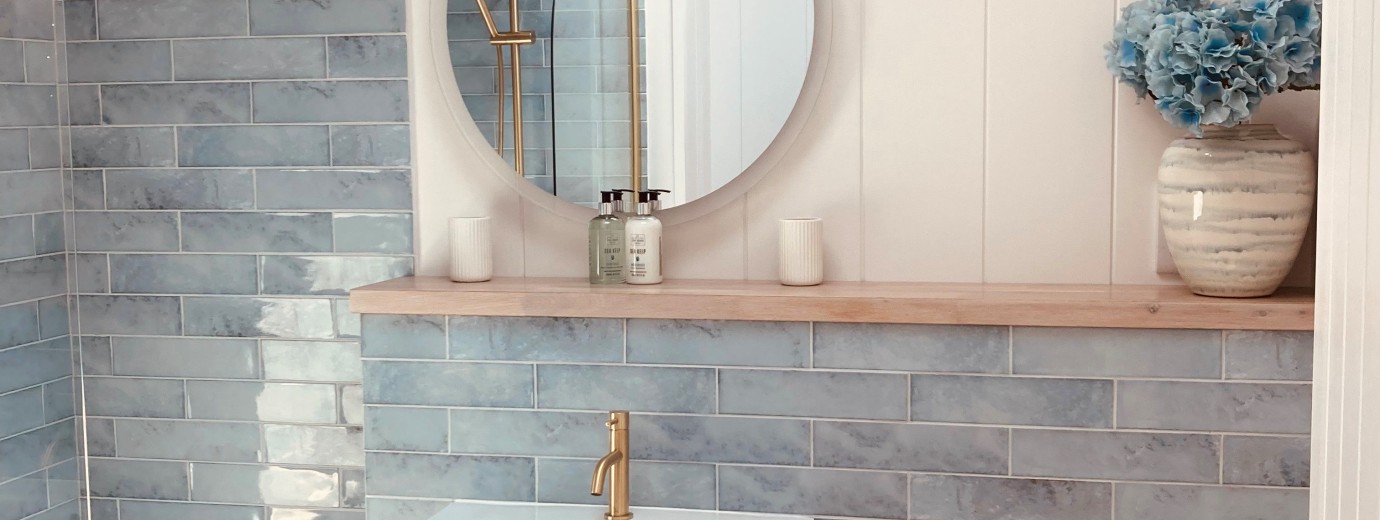 The Moorings bathroom