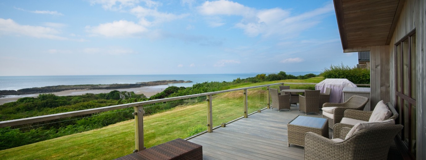 The Buoys lodge patio area