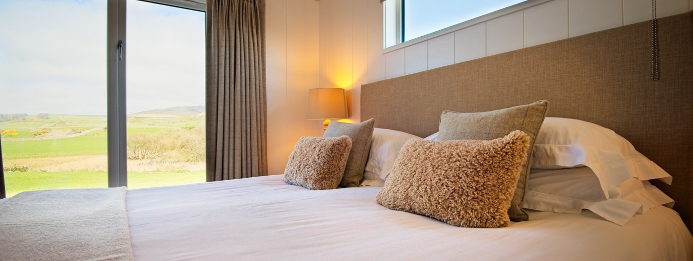 Barley Lodge super king master bedroom