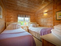 The Buoys lodge twin bedroom